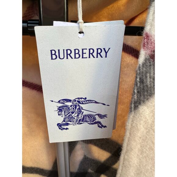 NWT Burberry Archive Beige Classic Check Wool Cape Fringe Shawl Italy 225x85 - Picture 8 of 16